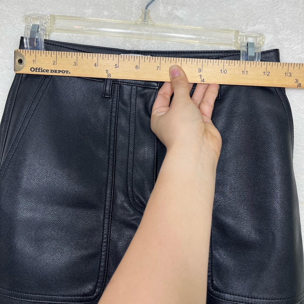 Wilfred Free Lucy Pants Black High Waisted
Vegan Leather Straight Leg Size 0 - Picture 11 of 12